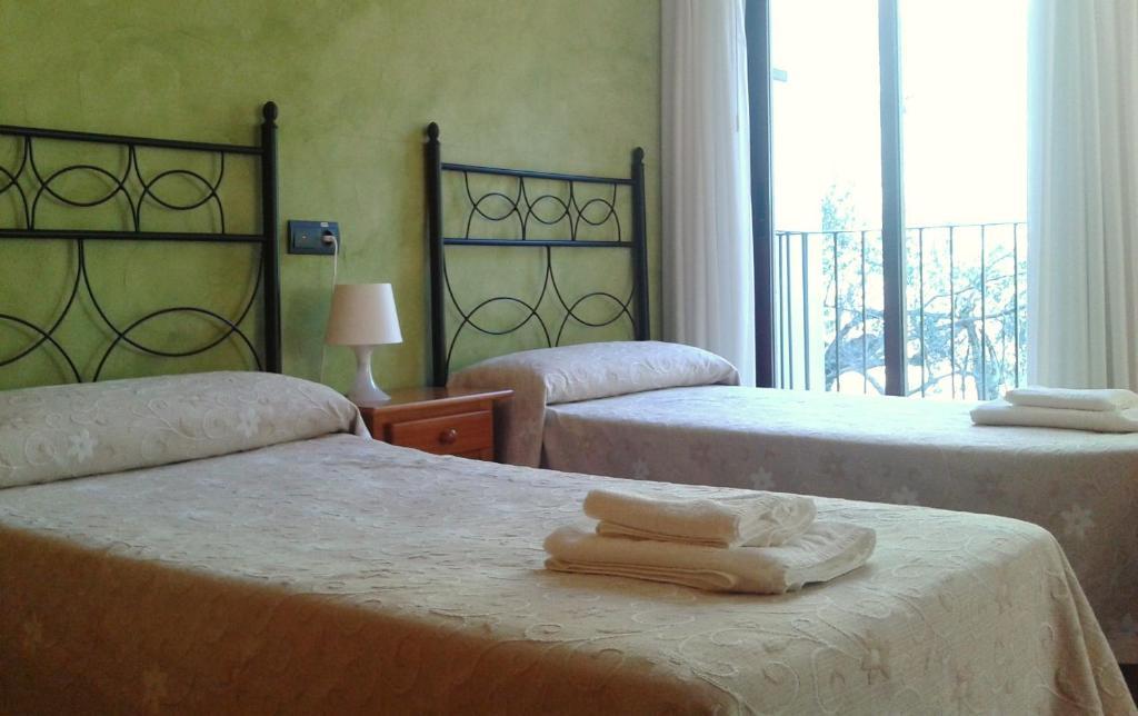Hotel Restaurante Vinas Viejas Fuentes de Ayodar Ruang foto