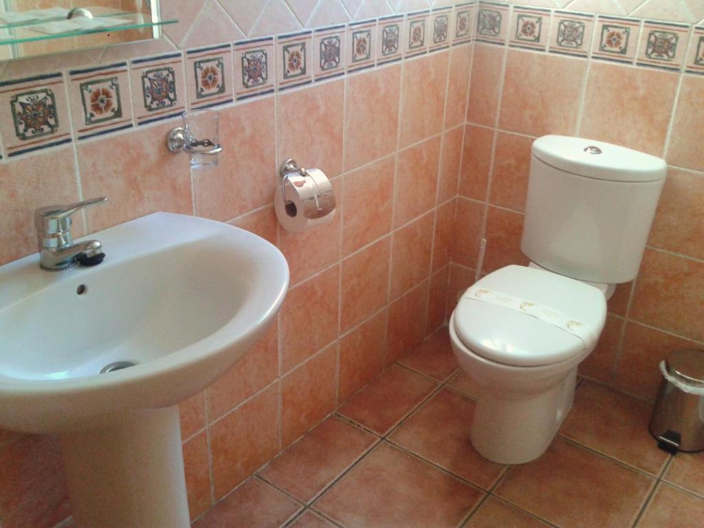 Hotel Restaurante Vinas Viejas Fuentes de Ayodar Bagian luar foto