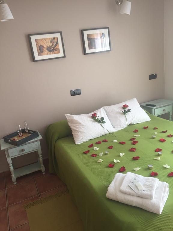 Hotel Restaurante Vinas Viejas Fuentes de Ayodar Bagian luar foto