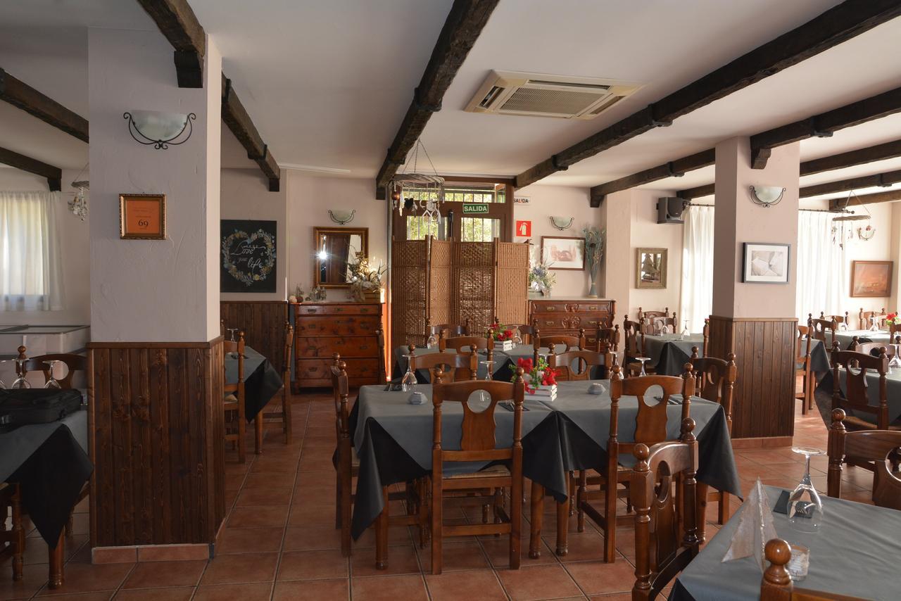 Hotel Restaurante Vinas Viejas Fuentes de Ayodar Bagian luar foto